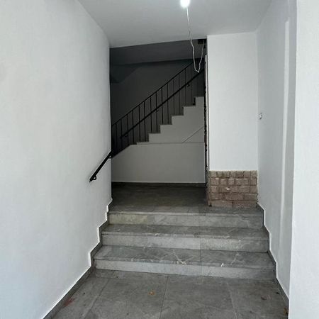 Host Apartament Elio Tirana Exterior foto