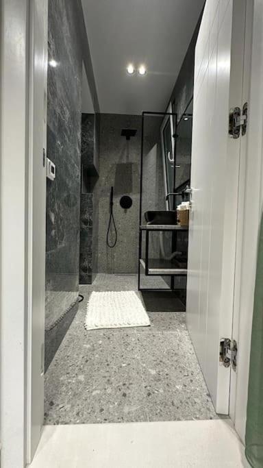 Host Apartament Elio Tirana Exterior foto